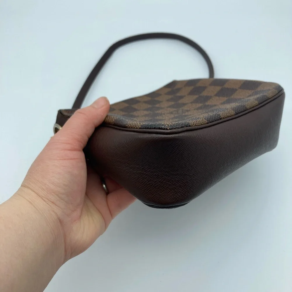 LOUIS VUITTON DAMIER EBENE MAKE UP POUCHETTE BAG